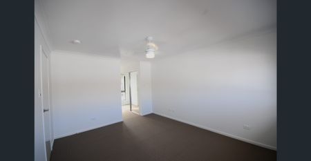 Rare Double Garage Unit in a quiet complex! - Photo 5