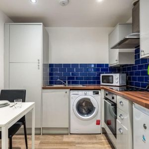 1 bedroom serviced apartment to rent - Photo 2