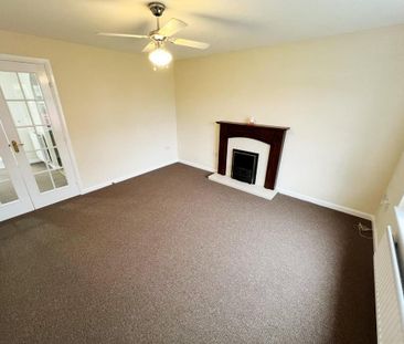 3 bedroom end of terrace house to rent - Photo 2