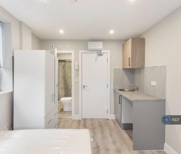 Studio to rent - Photo 2