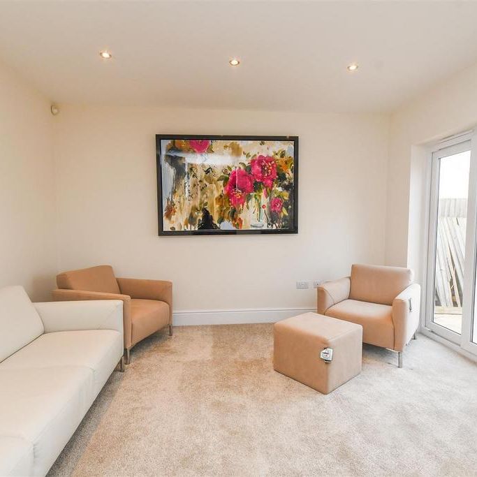 4 bedroom detached house to rent - Photo 1