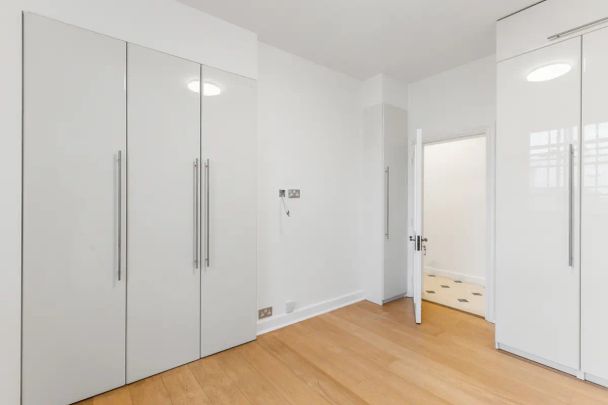 4 bedroom flat in Warwick Gardens - Photo 1