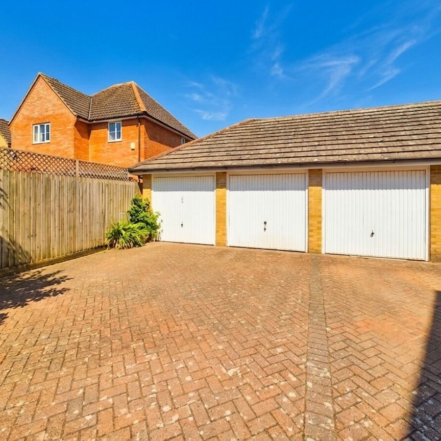 Juniper Court, CM6, Dunmow - Photo 1