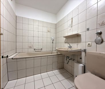 Hier wird für Sie renoviert: ca. 65 m² Wohnung mit großer Loggia, G... - Photo 2