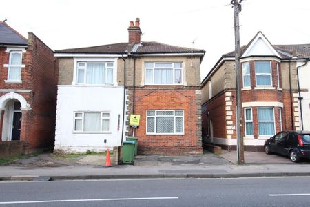 4 bedroom semi-detached house to rent - Photo 4
