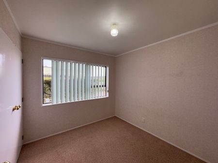 3-BEDROOM IN MACLEANS COLLEGE ZONE - Photo 5