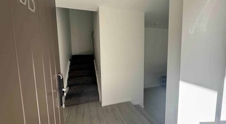 4 Bedroom 3.5 Bathroom - Photo 5