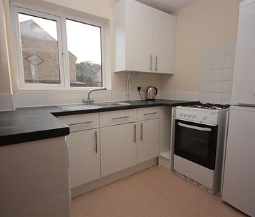 2 bedroom Apartment to let - Photo 3