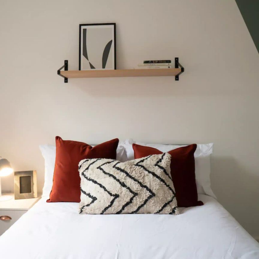 5 Bedroom House - Photo 1