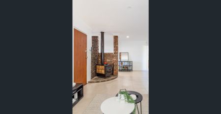 Beautiful 3 Bedroom 1 Bathroom Available for Rent - Photo 5