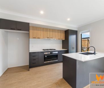 STUNNING FOUR BEDROOM PROPERTY FOR RENT - Photo 4