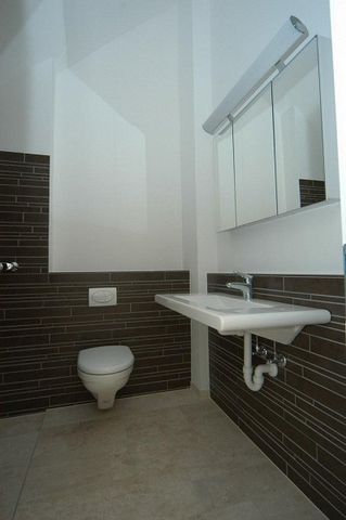 helle und geräumige 3.5 Zimmer Maisonettewohnung zu vermieten - Photo 2