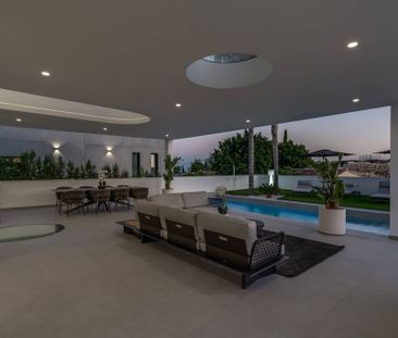 4 bedroom luxury Villa for rent in Estepona, Spain - Photo 4