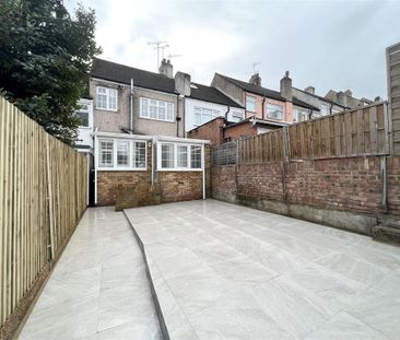 3 bedroom terraced house to rent - Photo 5