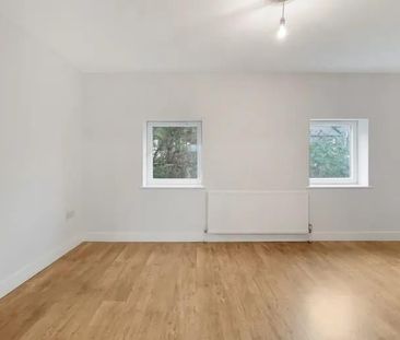 1 Bed Flat, Newham Way, E6 - Photo 2