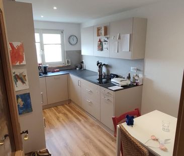 Moderne 3.5-Zimmer-Wohnung mit hochwertiger Küche und schöner Aussicht - Foto 5