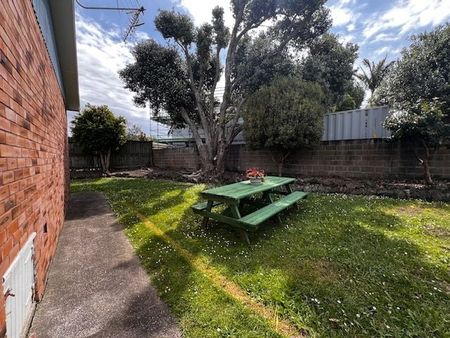 Chic 2BR Unit w/ Garden - Mt. Wellington - Photo 2