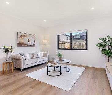 Dual-Living Luxury | 4-Bed Main Home + Self-Contained 1-Bed Studio - Photo 1