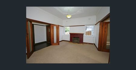 Spacious Family Home with Art Deco Charm in Prime Location - Photo 4