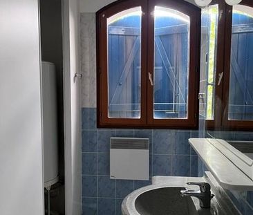 Location Appartement 2 pièces 37m² GAREOULT 83136 - Photo 3