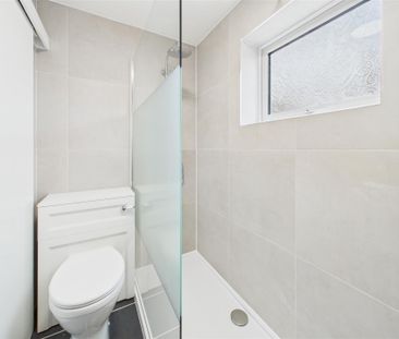 2 bedroom Semi-detached bungalow to rent - Photo 5