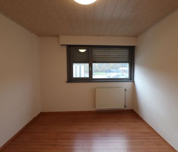 Een ruim appartement op de verdieping met 2 slaapkamers, terras en ... - Foto 3