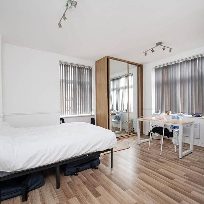 Studio to rent - Photo 1