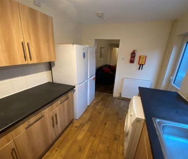4 bedroom terraced house to rent - Photo 5