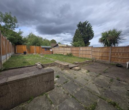 3 bedroom semi-detached house to rent - Photo 2