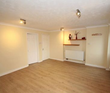 1 bedroom ground floor flat to rent - Photo 2