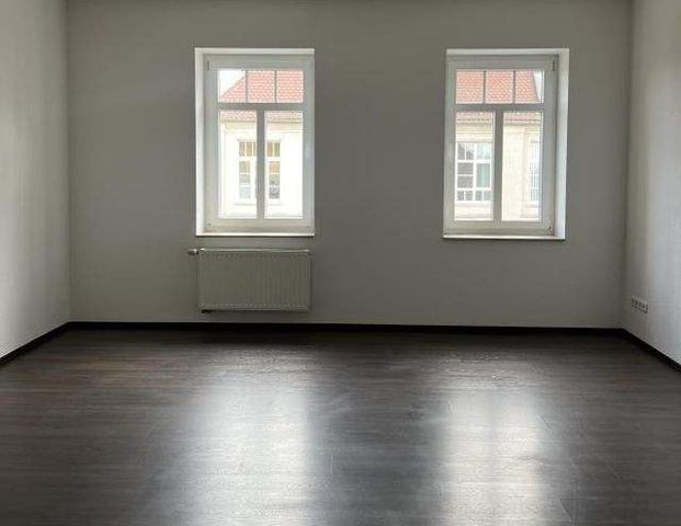 Individueller Dachtraum mit Balkon und traumhaften Blick zum grünen Park! Lift! - Photo 1