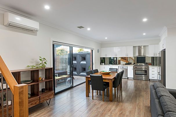 2/130 Mcmahon Road, Reservoir VIC 3073 - Photo 1