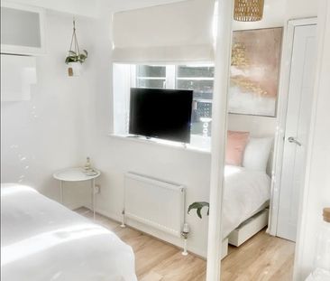 Room in a Shared House, Harlinger St, SE18 - Photo 5