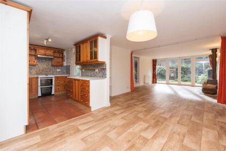 4 bedroom property to rent - Photo 5