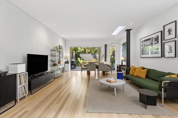 Spacious Double-Storey Townhouse in the Heart of Prahran - Photo 1