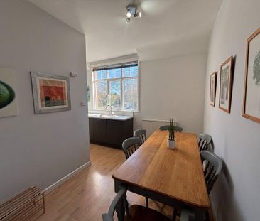 2 bedroom flat to rent - Photo 2