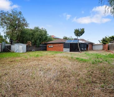 8 Asquith Place, Melton West - Photo 2