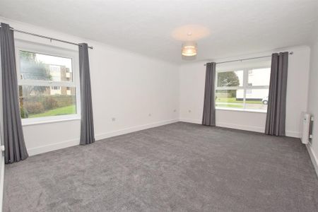 2 bedroom flat to rent - Photo 2