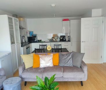 1 bedroom in a flat share to rent - Photo 2