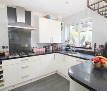 3 Bedroom Terraced House - Photo 1