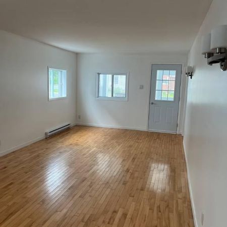 Logement 5 1/2, renové au 1ier étage d'un triplex a Granby - Photo 3