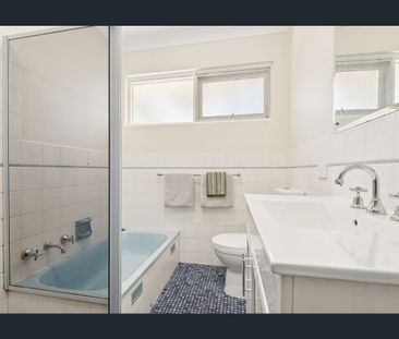 Stylish Comfort in the Heart of Kensington Gardens - Photo 4