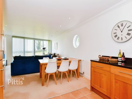 3 bedroom ground flat to rent - Photo 2