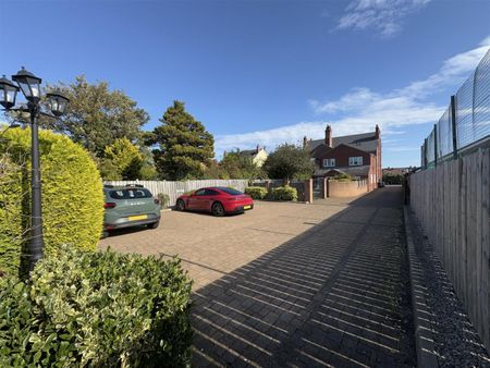 Eldon Grove, Hartlepool - Photo 2