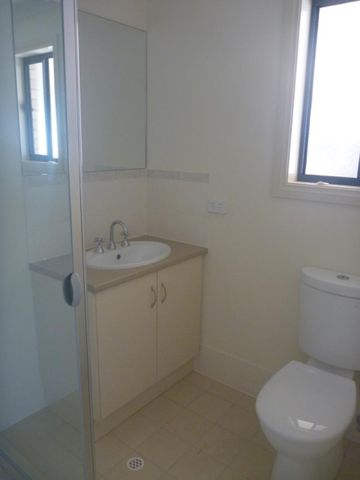 Modern Comfort in a Prime Ridgehaven Location - Photo 3