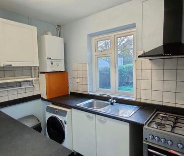 4 bedroom semi-detached house to rent - Photo 4