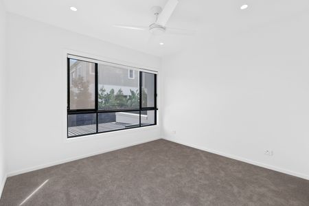 Elegance and Luxury in Everton Park - Photo 5