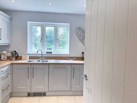 Marriott Close, Wootton, Woodstock, Oxfordshire, OX20 - Photo 3
