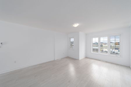 For Lease - 25 Tobias Lane, Barrie, Ontario - Photo 2