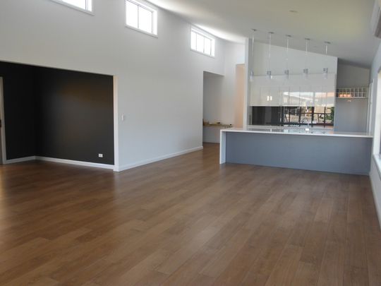 Four bedroom free standing duplex - Photo 1